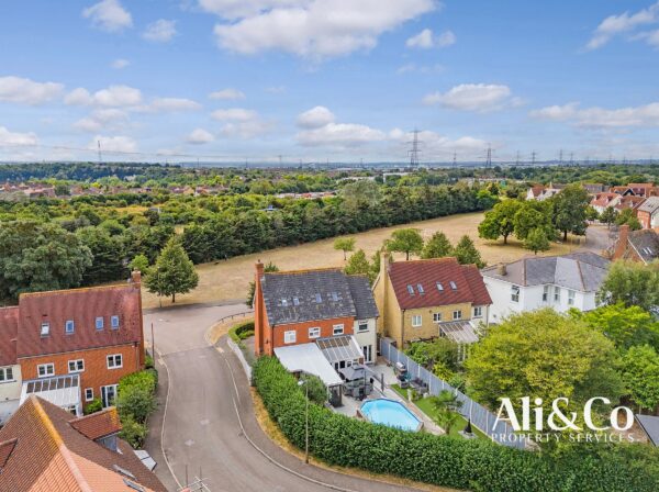 Guardian Avenue, North Stifford