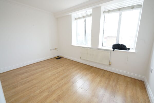 Flat , Byron Court, - South Street, Romford