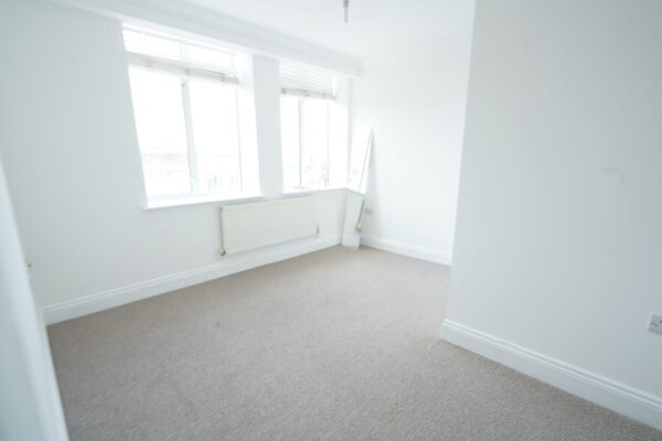 Flat , Byron Court, - South Street, Romford