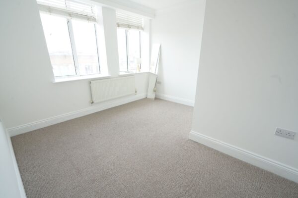 Flat , Byron Court, - South Street, Romford