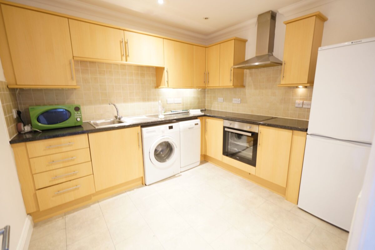 Flat , Byron Court, - South Street, Romford