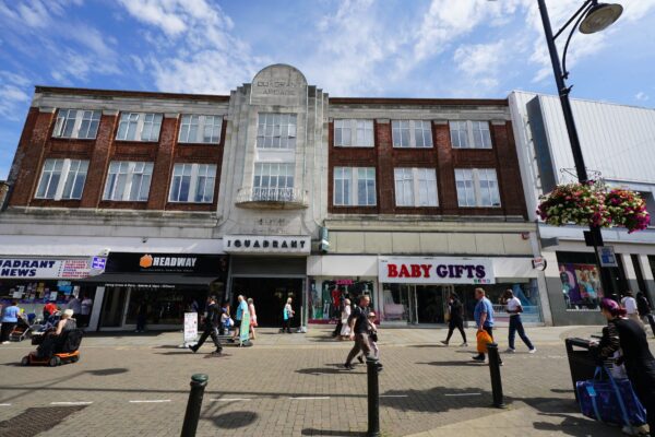 Flat , Byron Court, - South Street, Romford