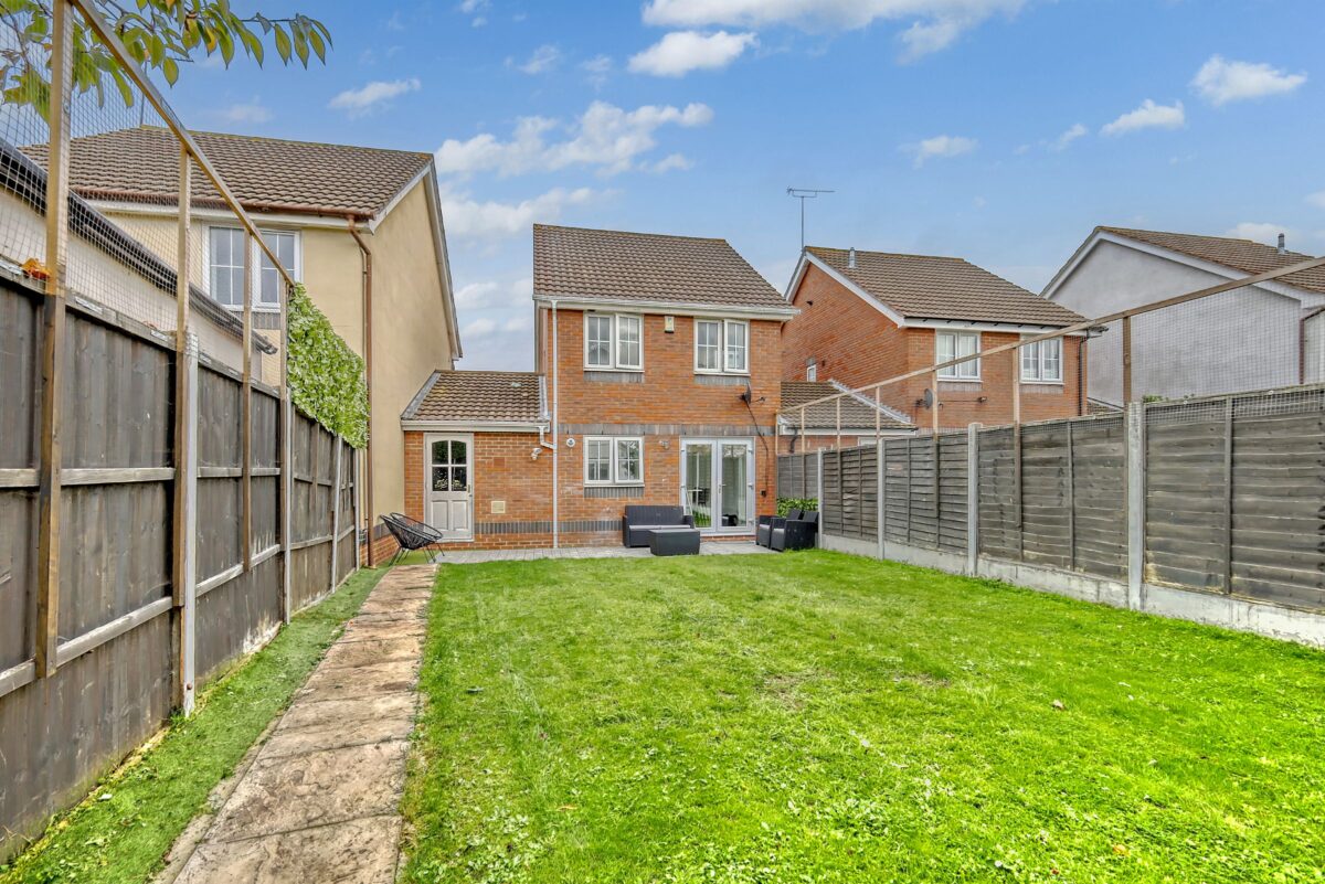 Hastings Close, Grays RM17 5FE