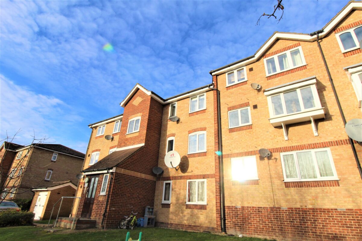 Flat , Brighstone Court, Oakhill Road, Purfleet