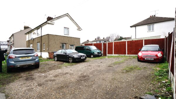 London Road, Grays