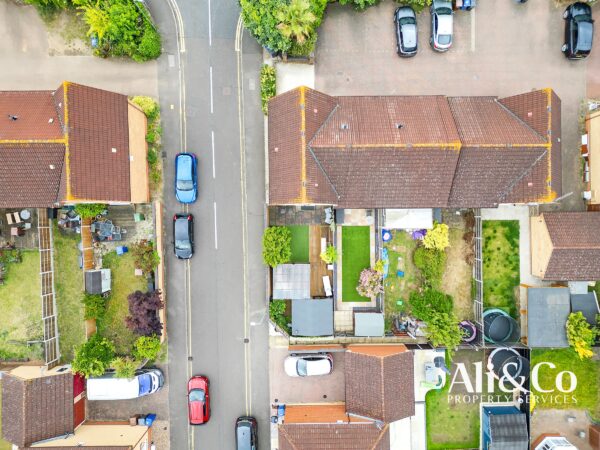 Saffron Road, Chafford Hundred