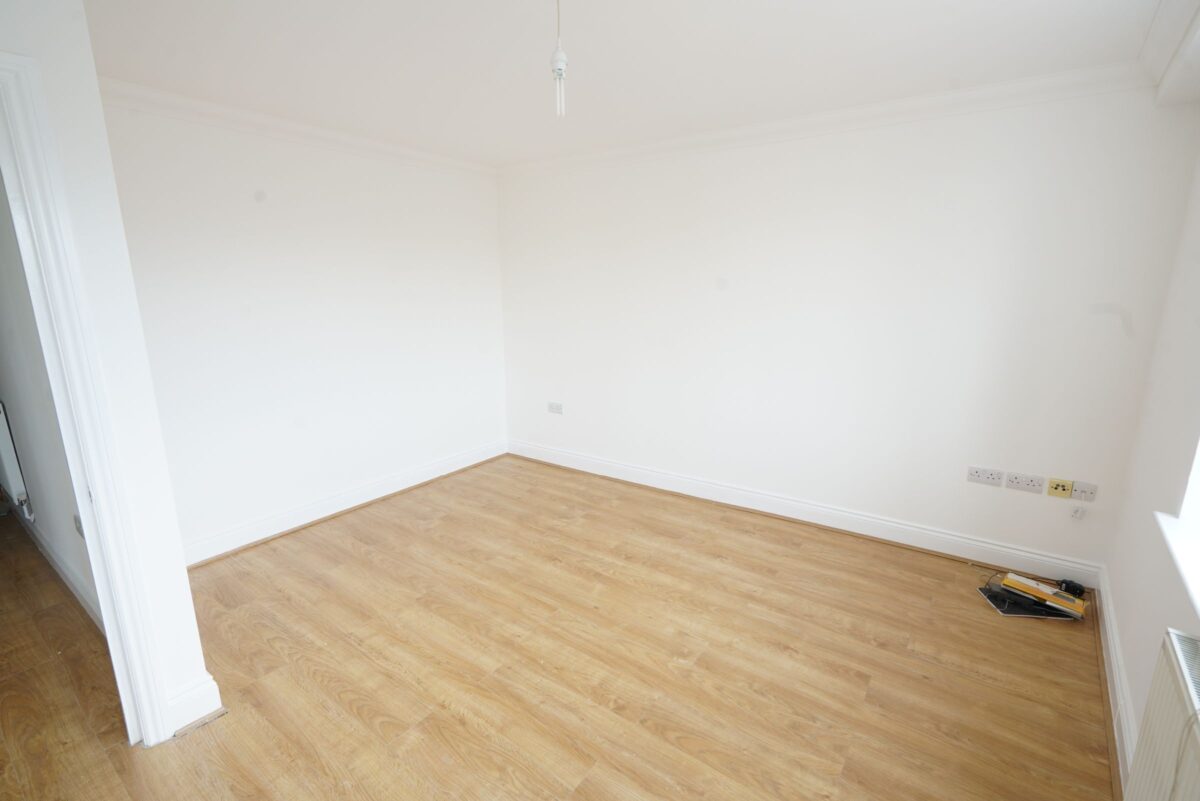 Flat , Byron Court, - South Street, Romford