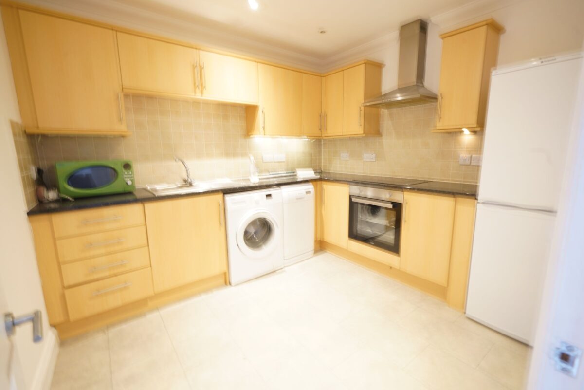 Flat , Byron Court, - South Street, Romford